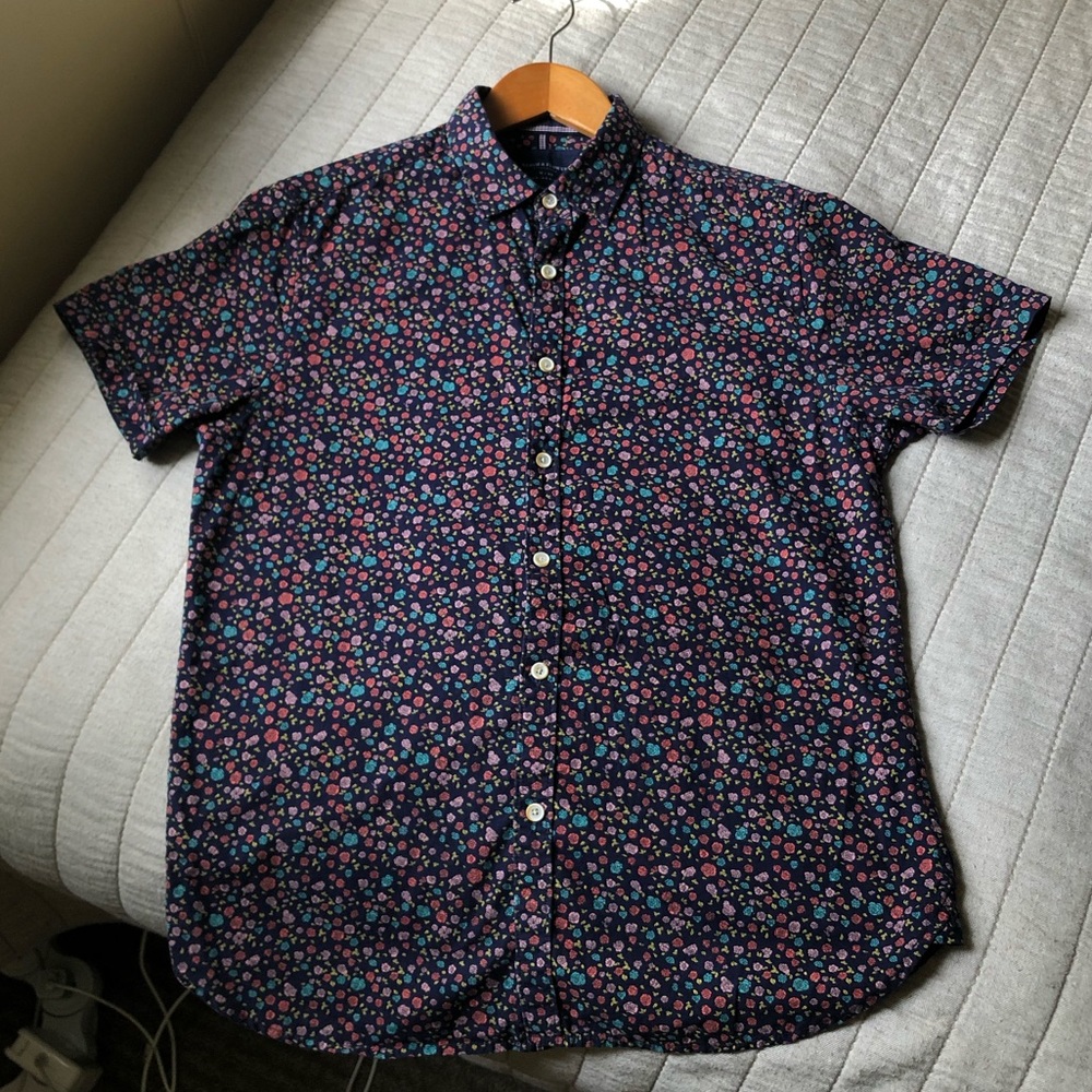 Short sleeved flower patterned M size button up!